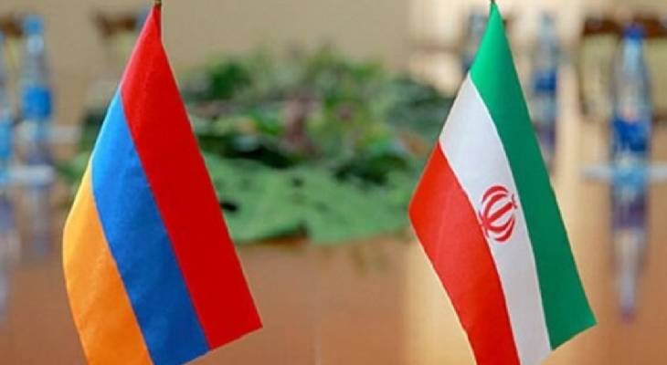 پرچم های ایران و ارمنستان در کنار یکدیگر